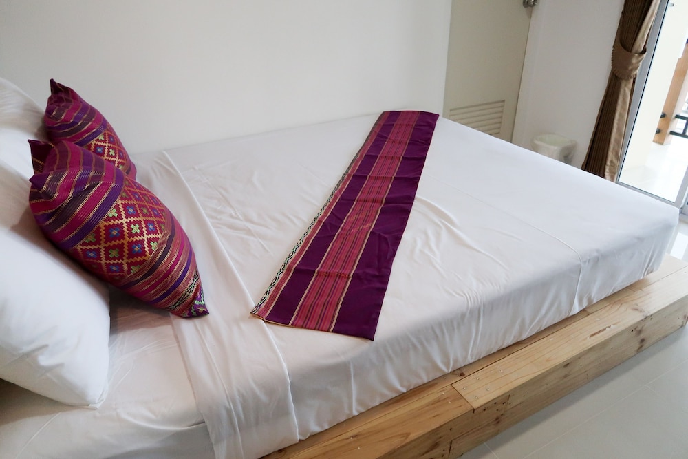 Baan Urt Suratthani Airport Hotel 17/66