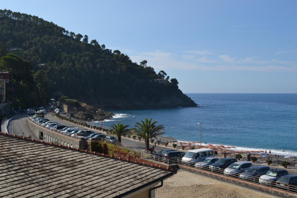Hotel delle Rose 68/72