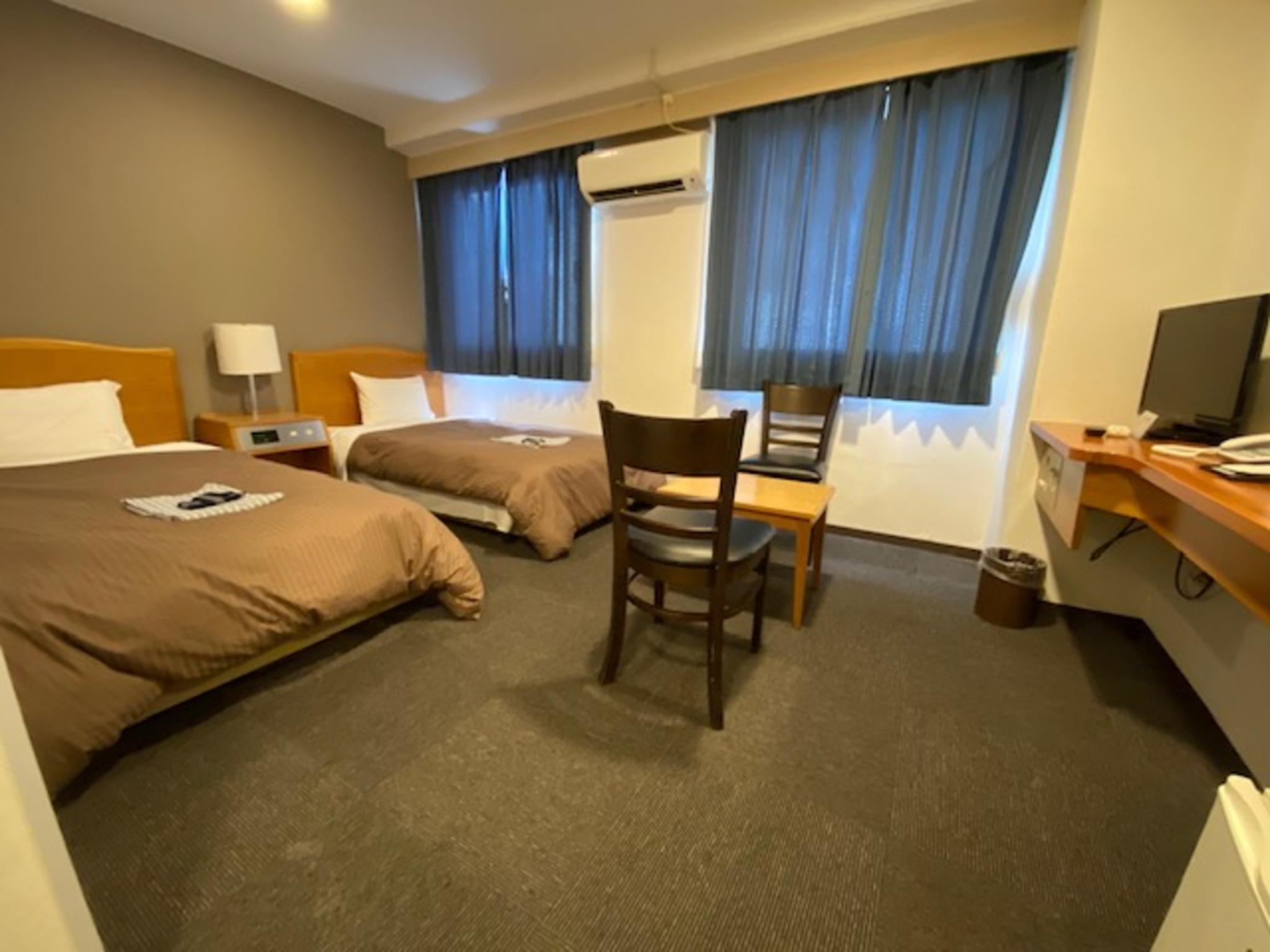 Standard, Twin Beds