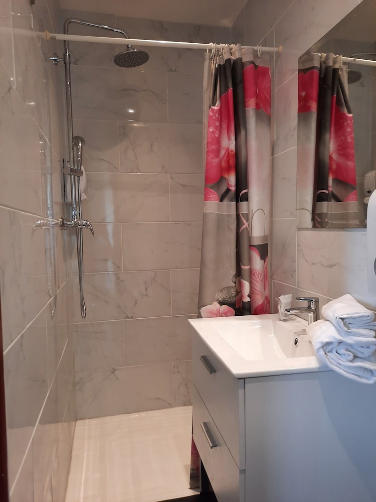 Hotel Le Clemenceau 44/45
