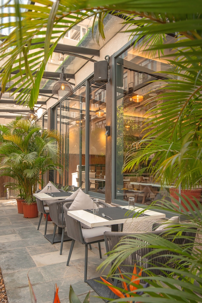 Mila Hotel 80/86