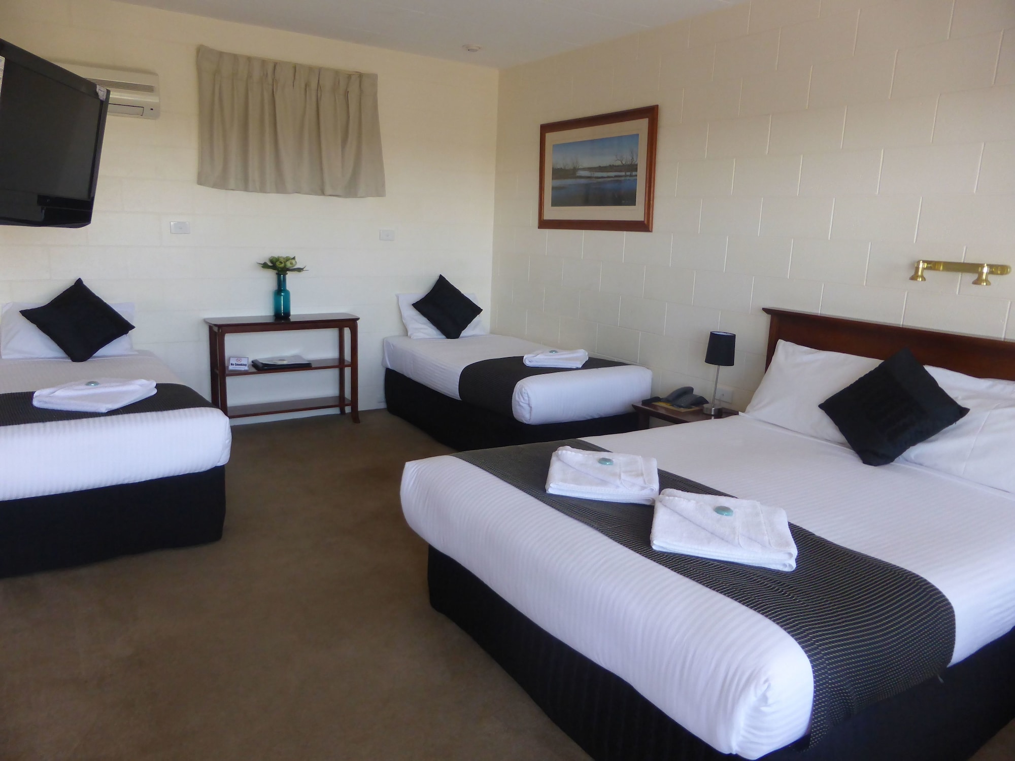 Room at HILLTOP MOTEL, BROKEN HILL