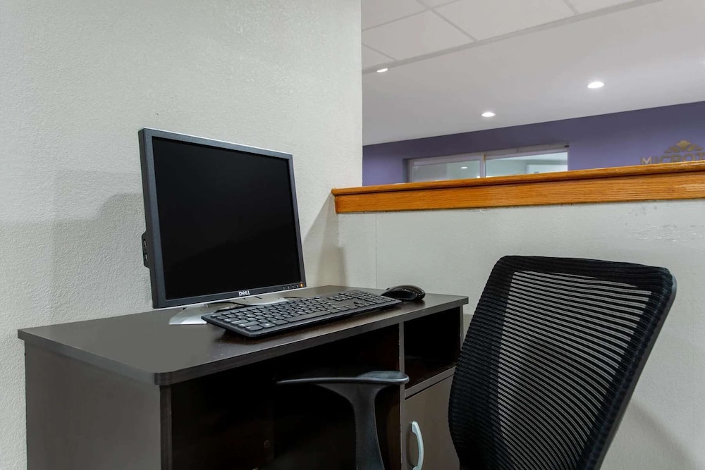 Microtel Inn & Suites by Wyndham Philadelphia Airport 10/16
