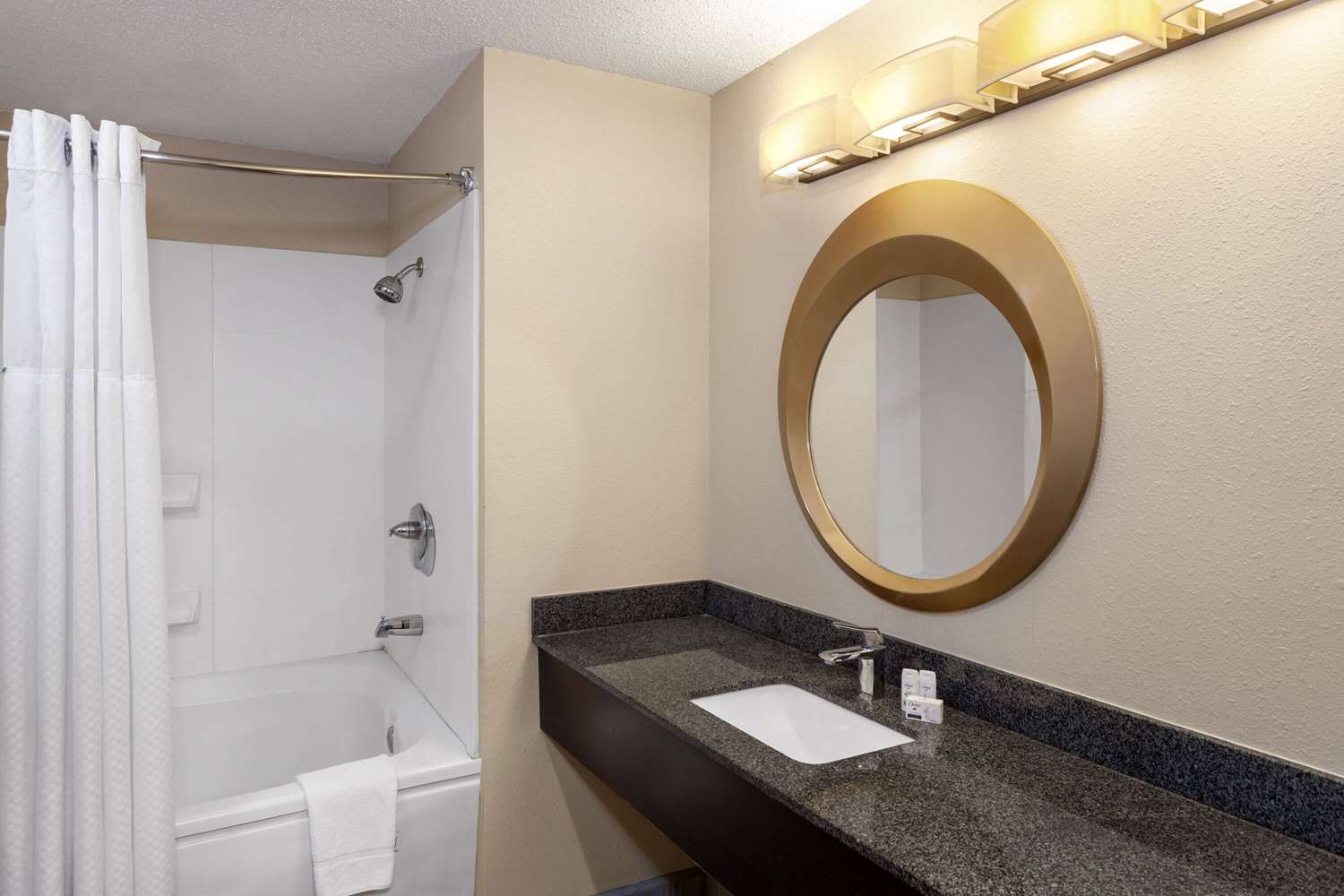 Baymont By Wyndham Copley Akron 29/32