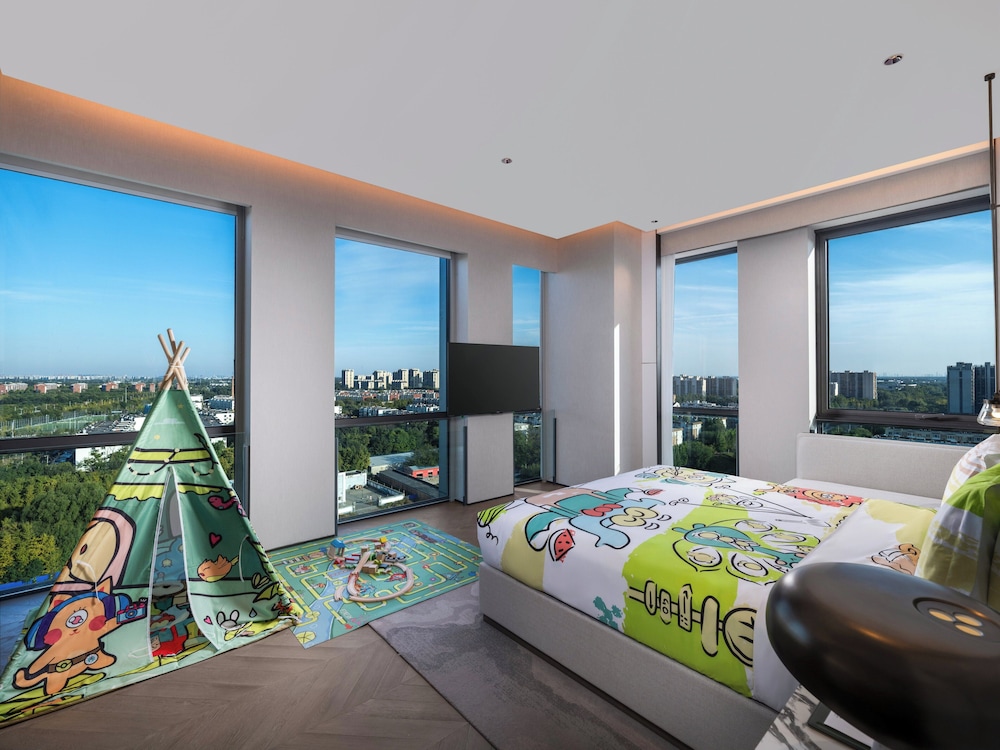 1 Bedroom, Theme, Parent Child Suite, King Bed
