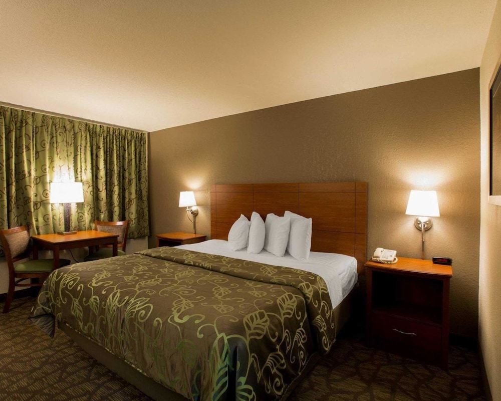 Econo Lodge Cherokee, NC 10/27