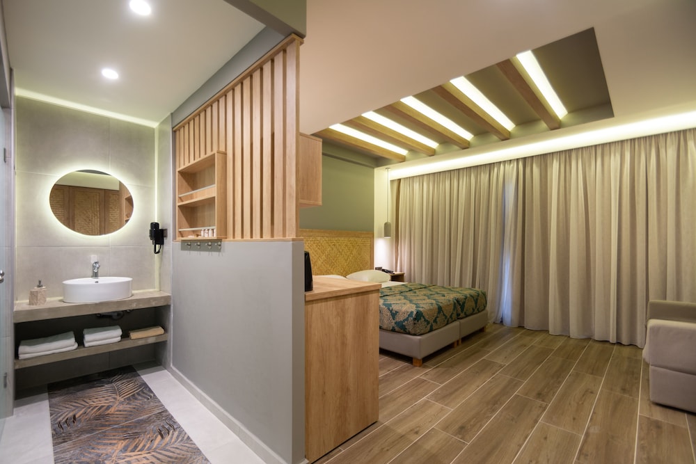 Asterias Village Resort 11/89