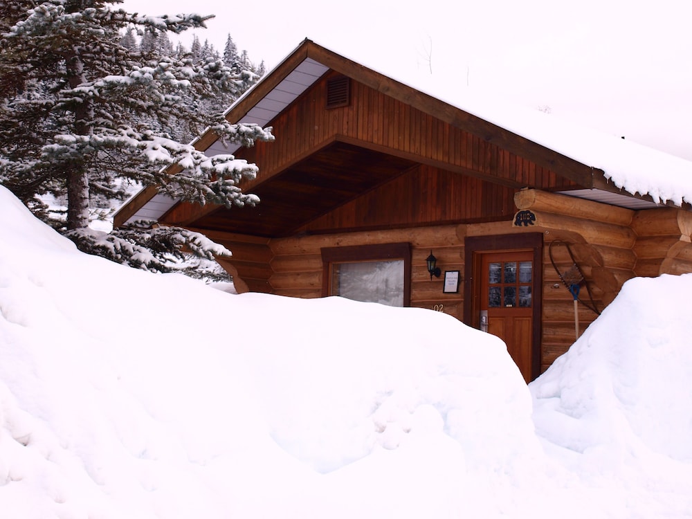 Glacier House Resort 6/36