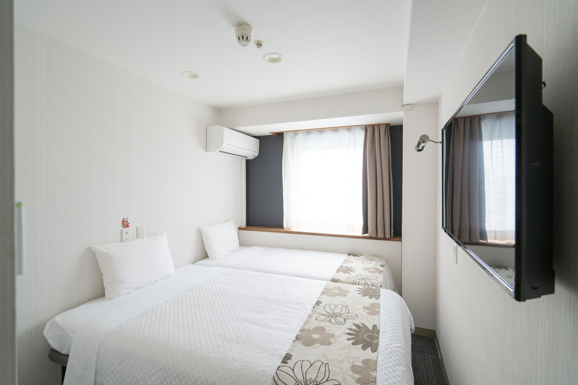 ROOM, TWIN BEDS, SMALL