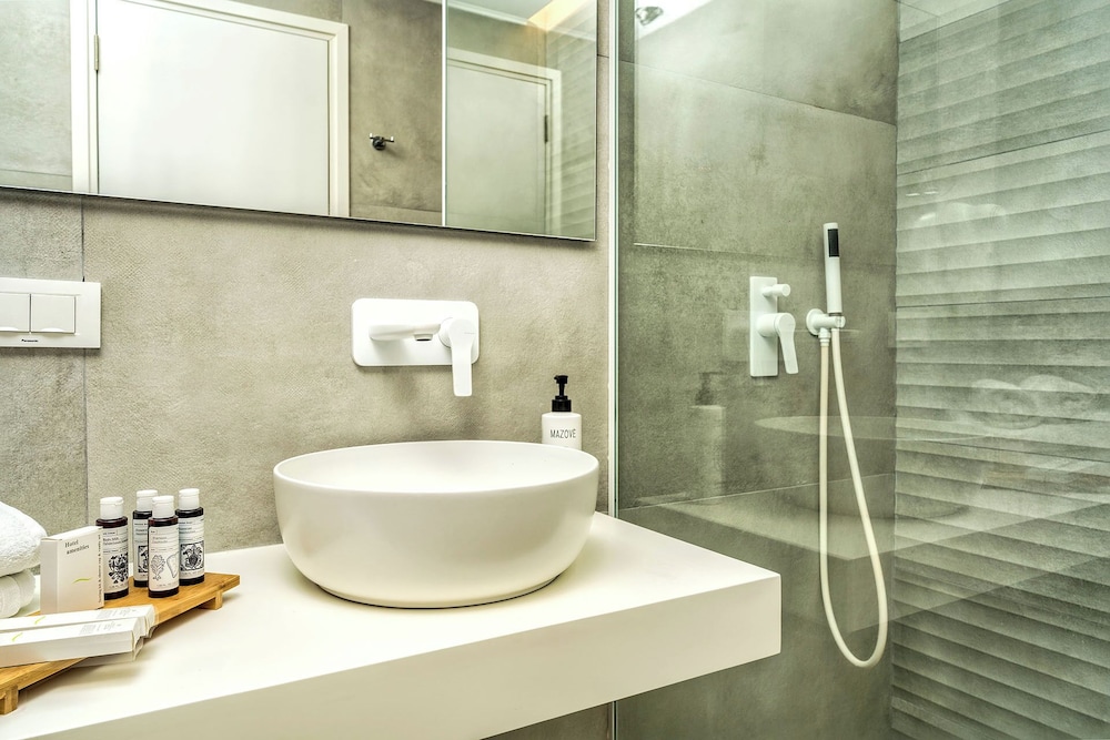 Myzith Luxury Suites 54/58