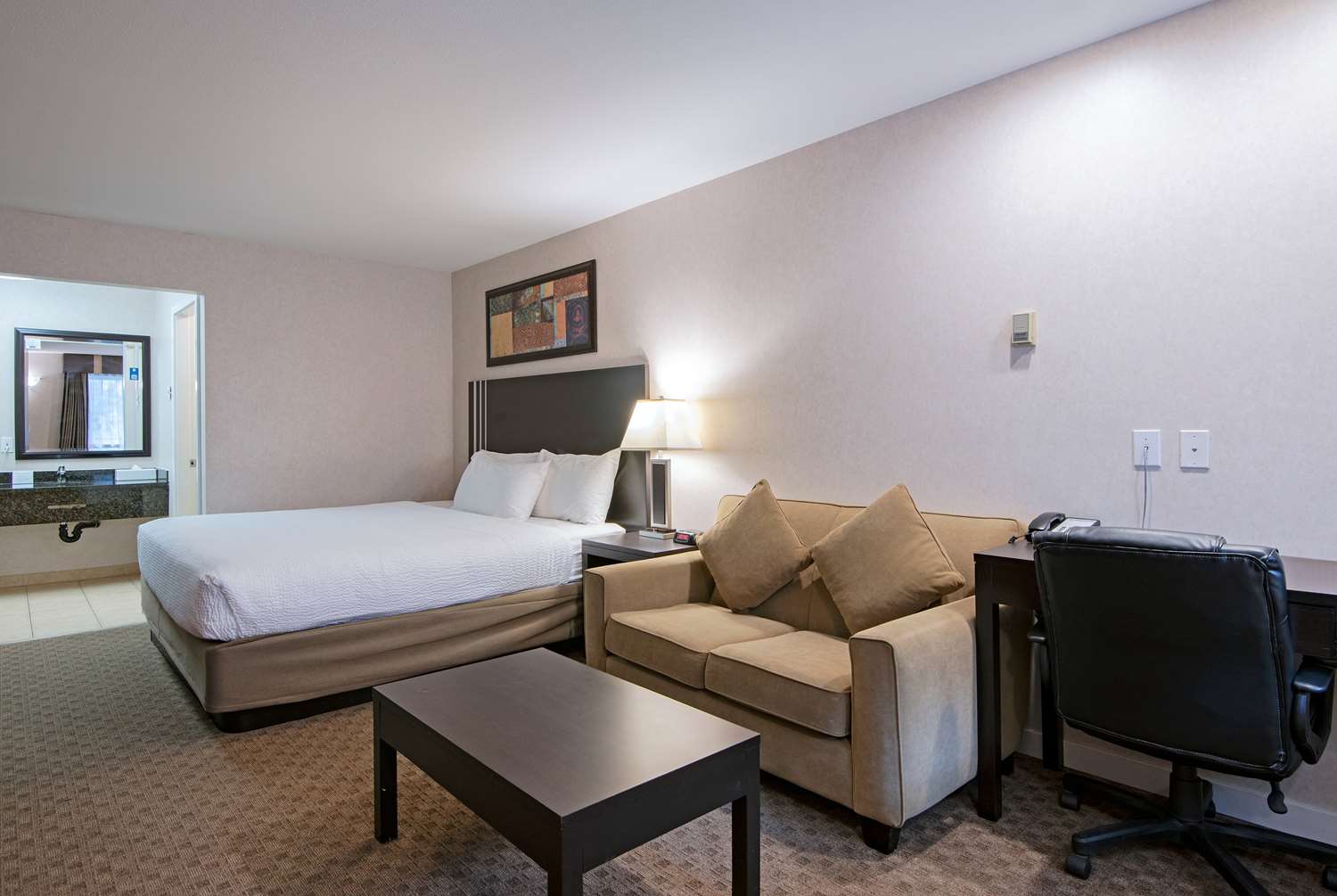 Travelodge By Wyndham Kamloops Mountview 20/69