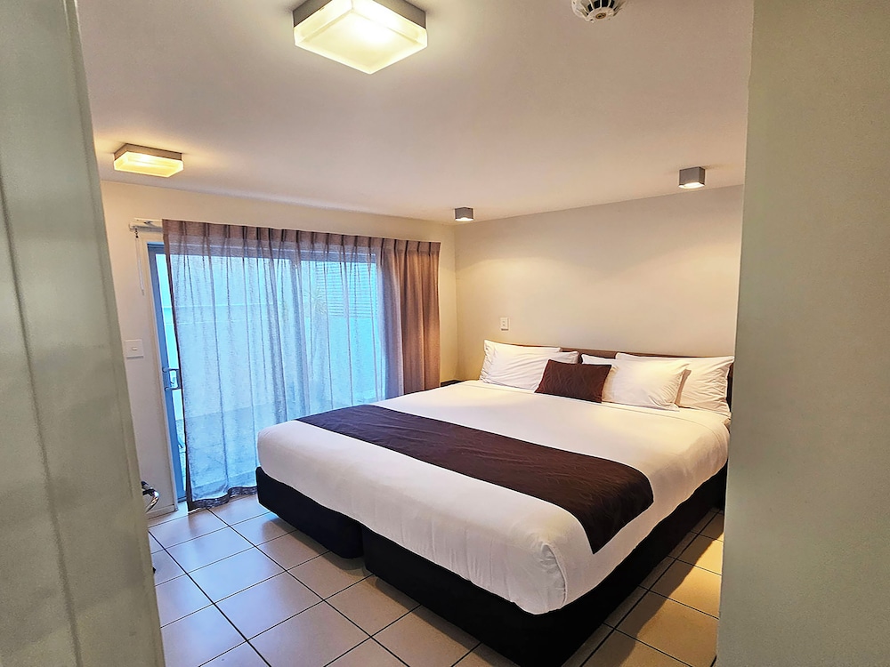 Sea Spray Suites 9/61