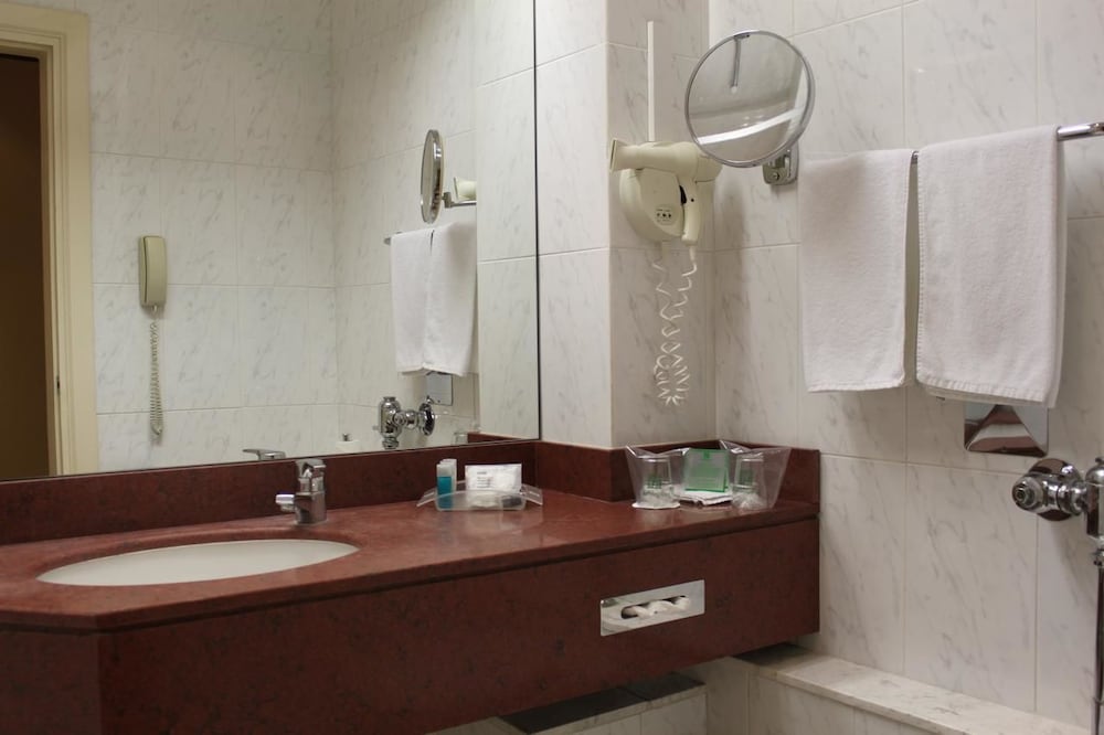 Holiday Inn Thessaloniki 12/72