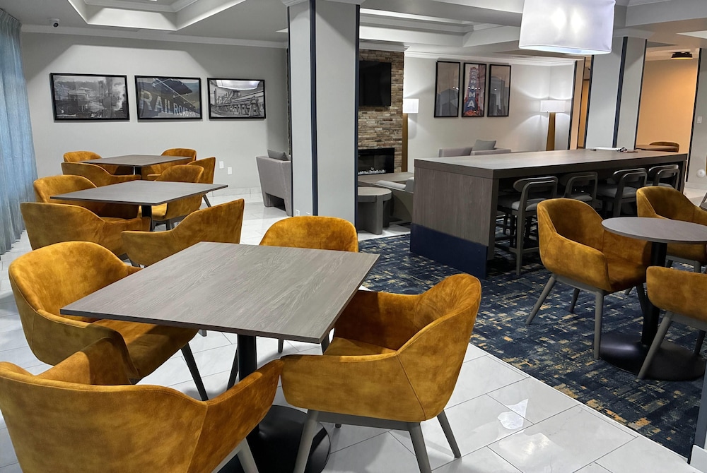 La Quinta Inn & Suites by Wyndham Bessemer 37/49