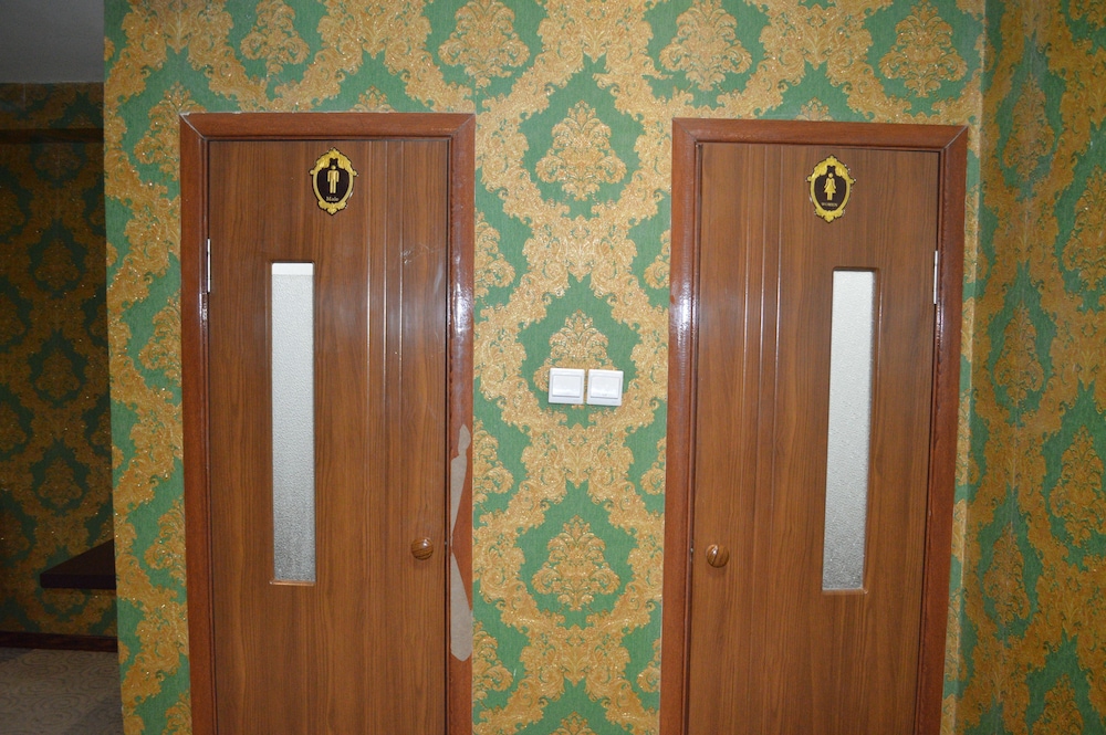 Land Hotel 27/50