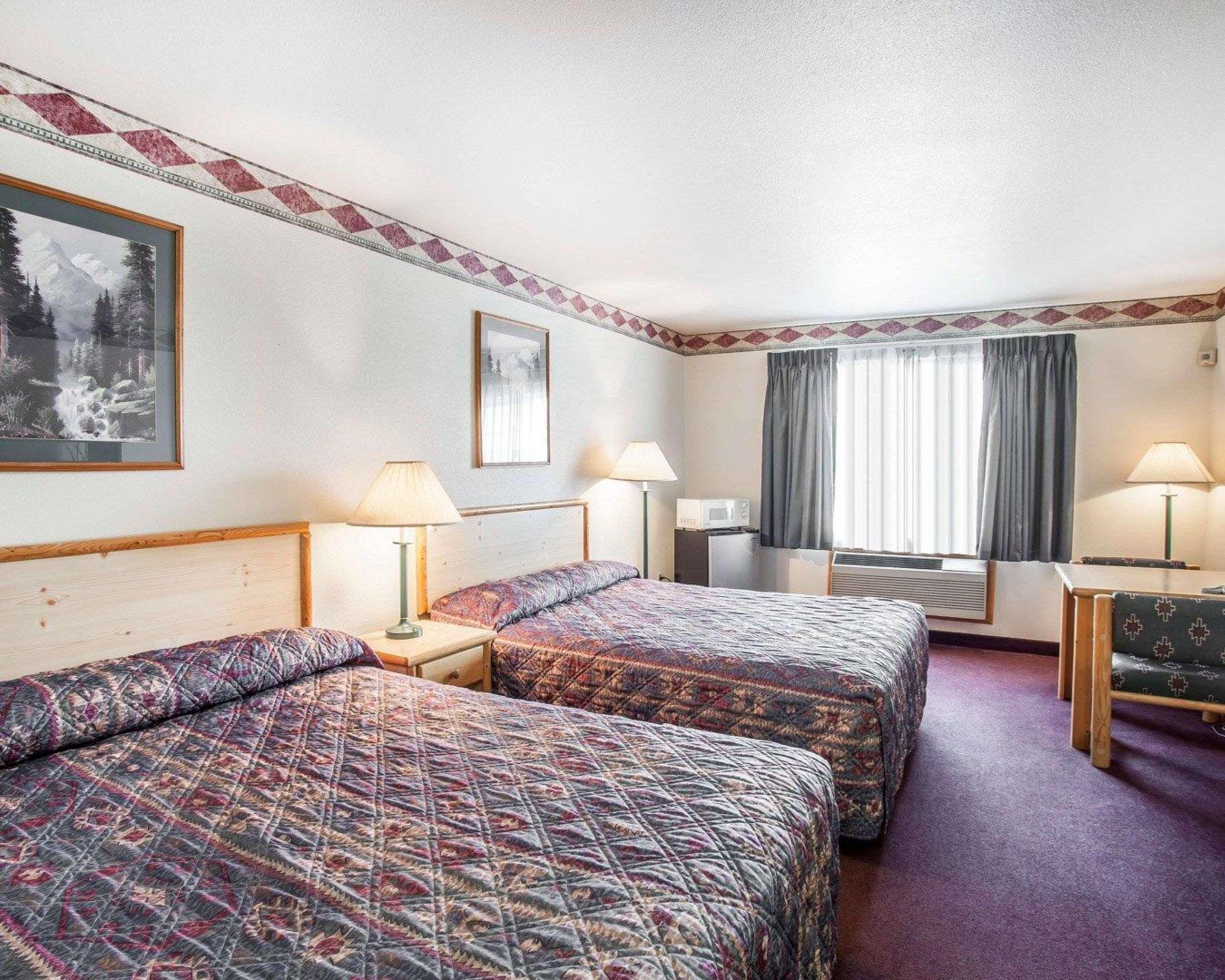 ROOM, 2 QUEEN BEDS, SMOKING