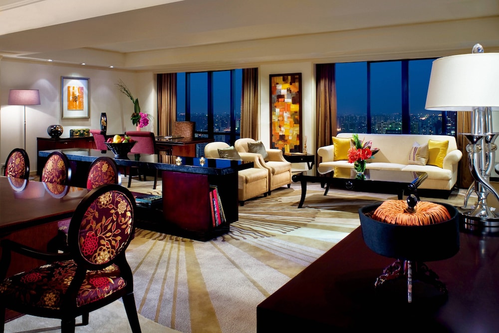 Portman Ritz Carlton 26/43