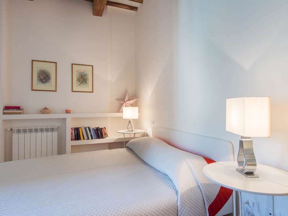 RSH Trevi Fountain Luxury Apartment 13/39