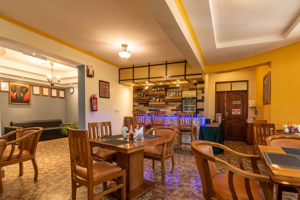 Crest Safari Lodge 50/63