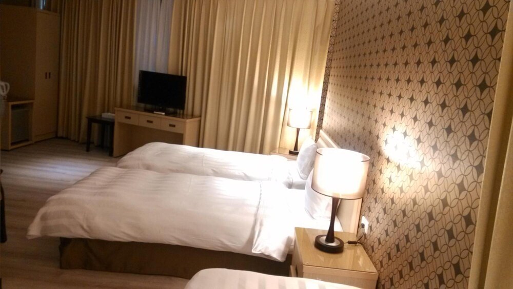 A CASA HOTEL 12/29