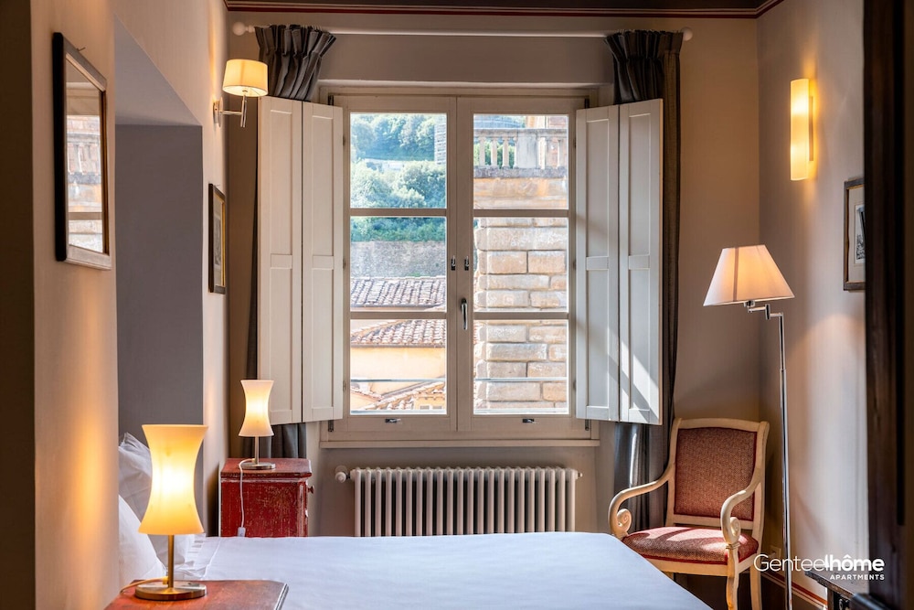 Genteel Home Piazza Pitti 6/43