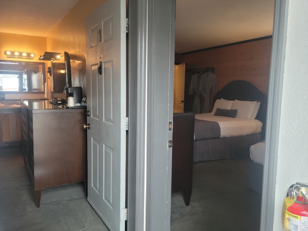 Canyons Lodge 37/37
