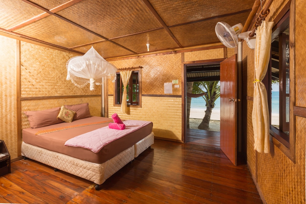 BOTTLE BEACH 1 RESORT 16/74