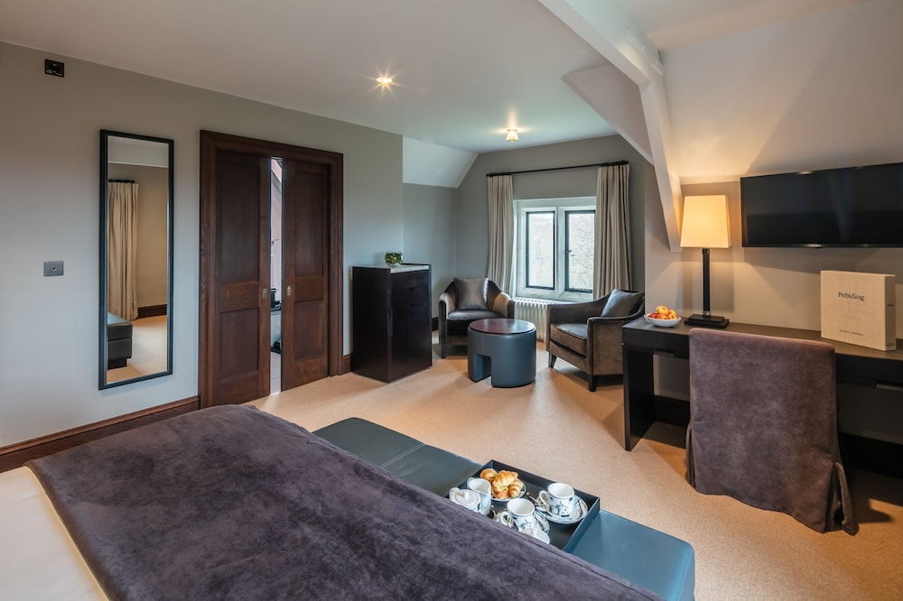 Penrhiw Hotel 36/50