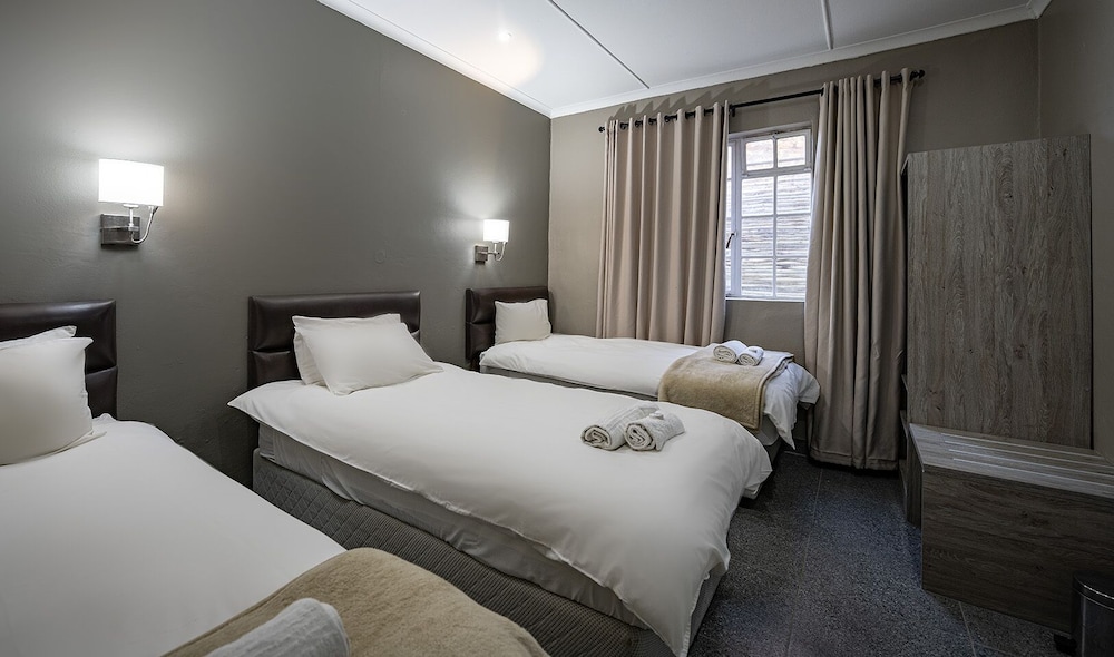 Calvinia Hotel by Country Hotels 4/41