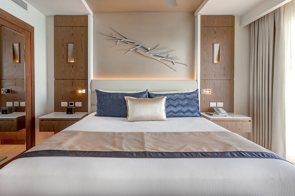 1 Bedroom, Diamond Club, Presidential, Luxury, Suite, King Bed, Ocean Front, Sofa، Royalton CHIC Cancun, An Autograph Collection (ex Royalton Cancun) 2/7