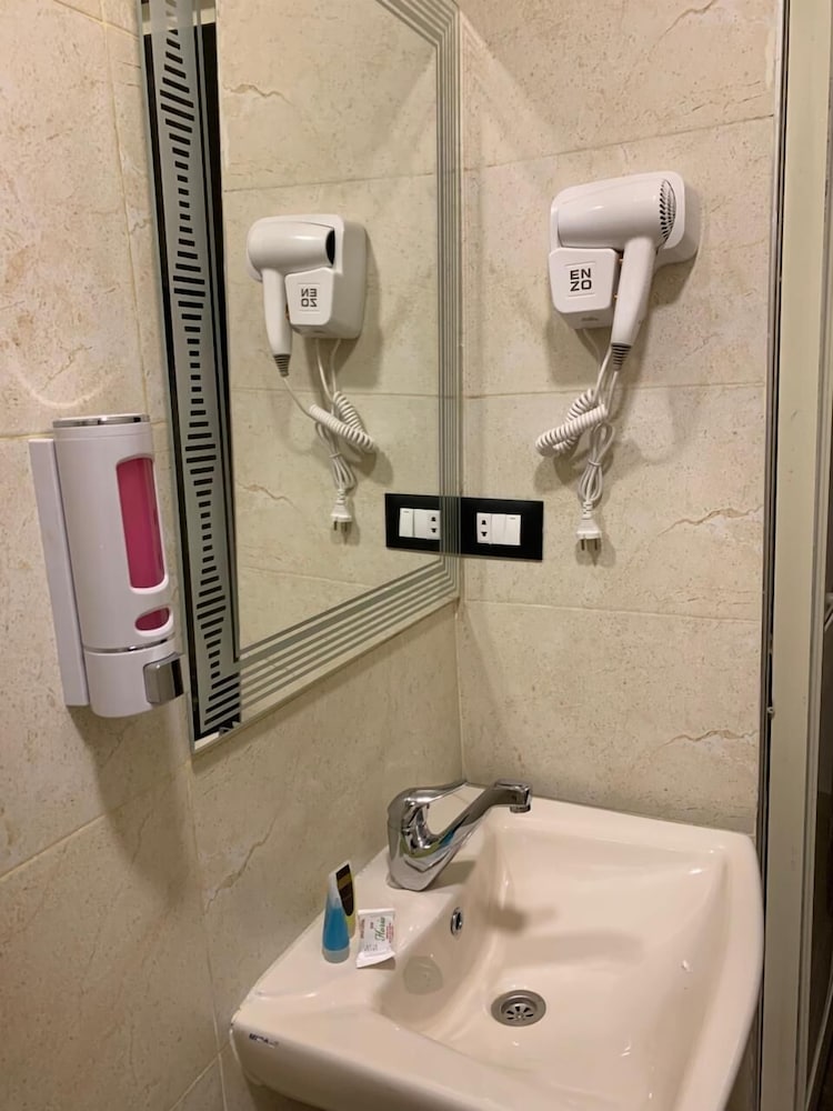 Montana Hotel 50/55