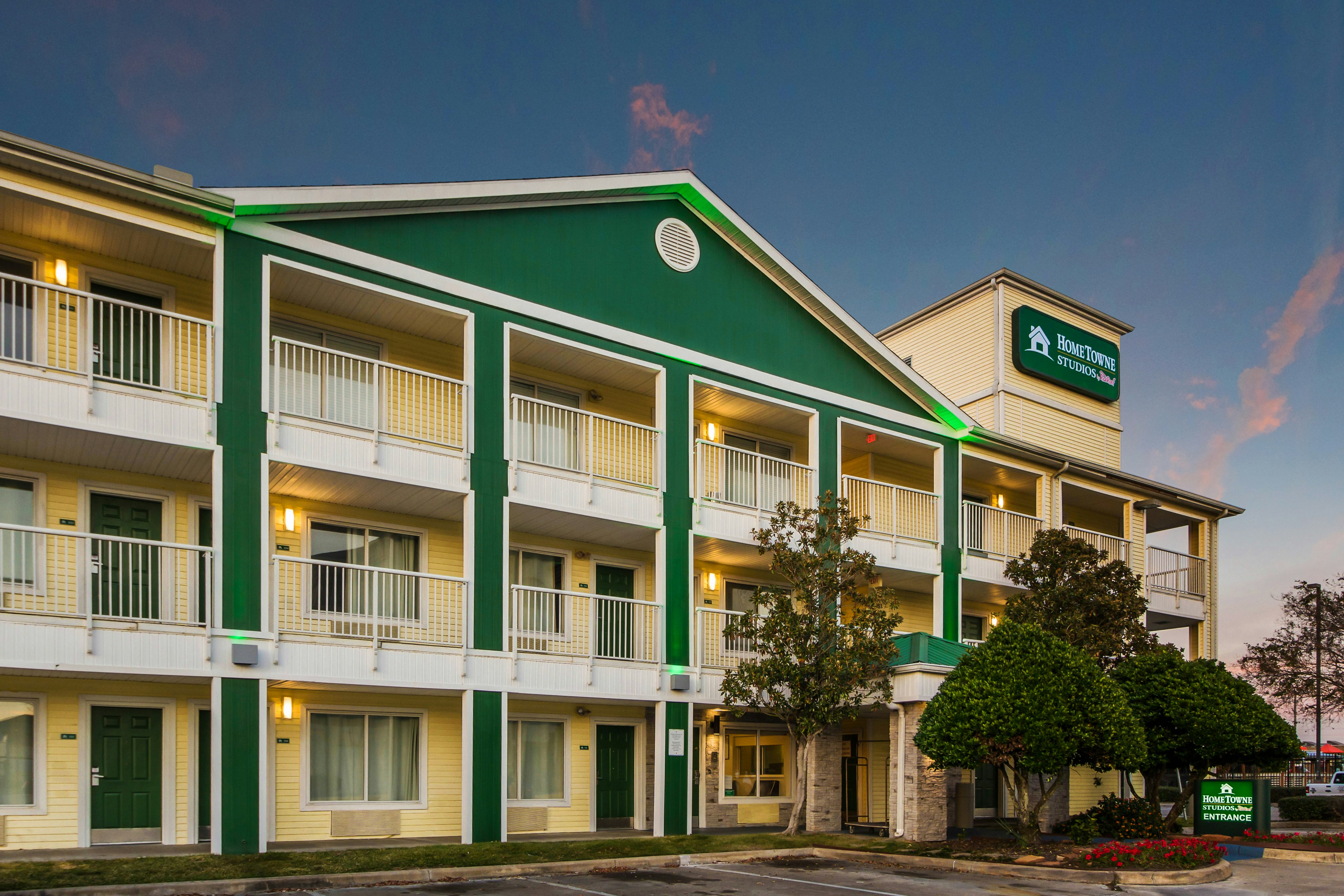 HomeTowne Studios by Red Roof Houston - West Oaks/ Energy Corridor 4/36
