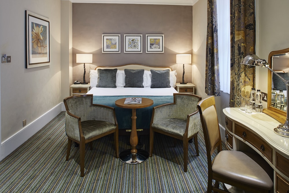 SIR CHRISTOPHER WREN HOTEL AND SPA 55/84