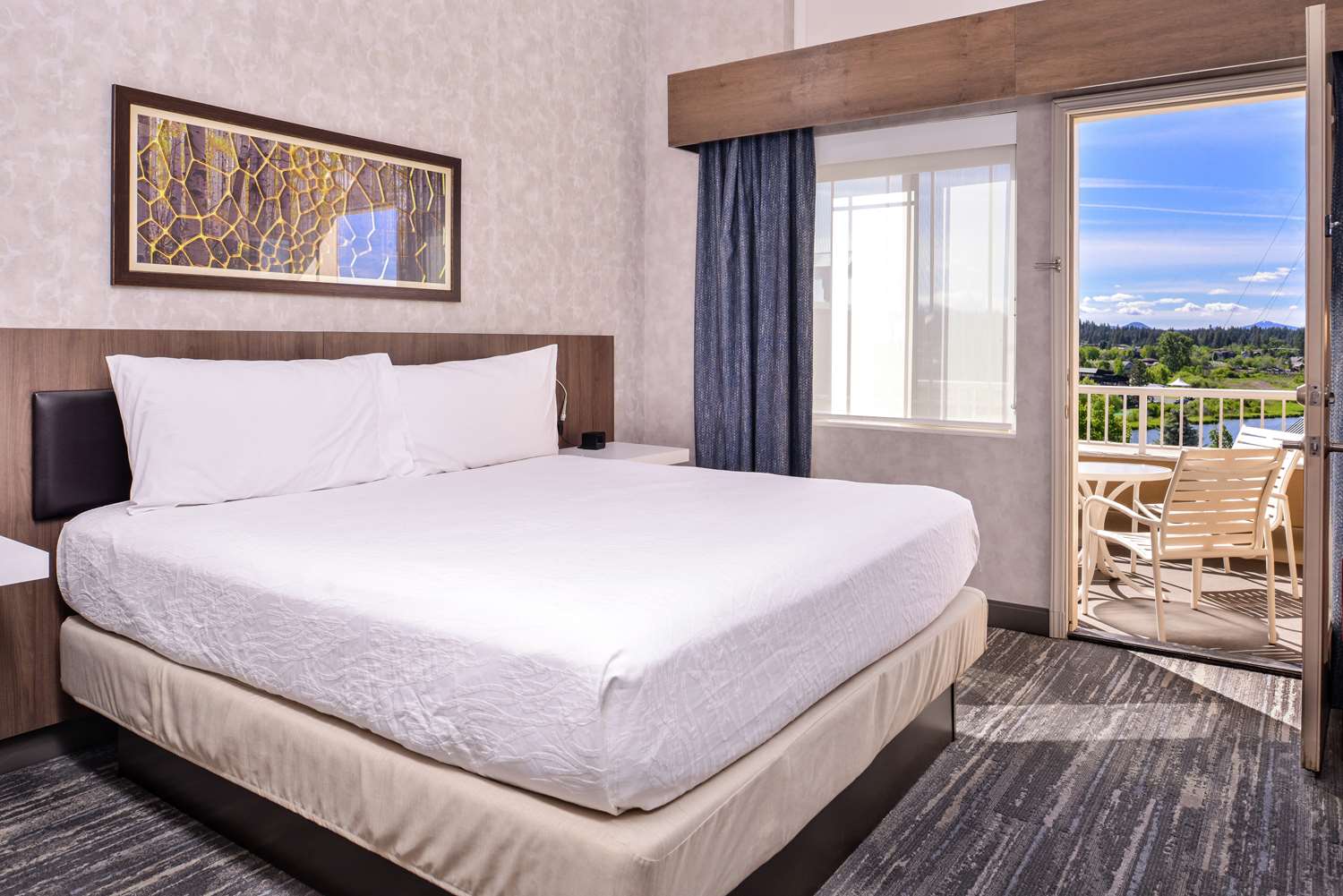 Bi Level, Loft, Suite, King Bed, Queen Bed
