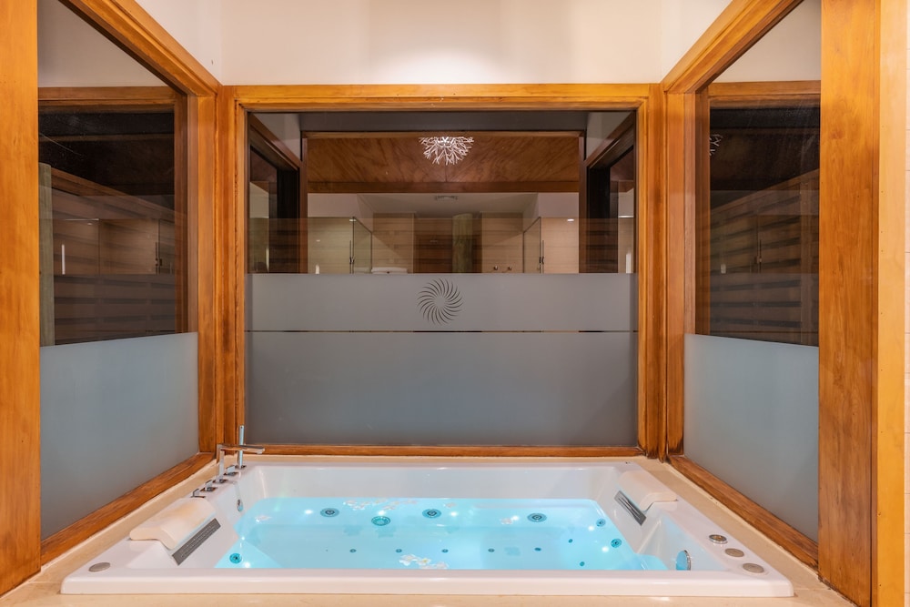Hideaway Beach Resort and Spa 95/123
