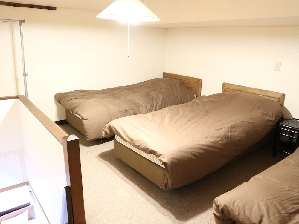 6 Bedrooms, Family, 6 Beds, Shared Bathroom