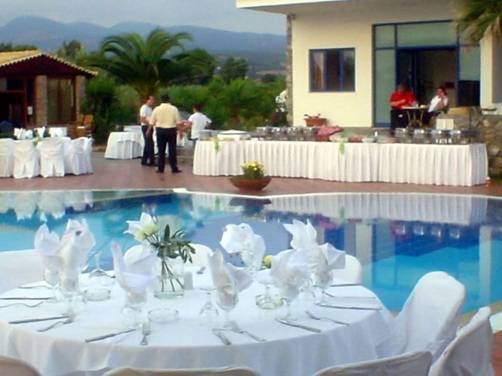 Oasis Hotel 9/30