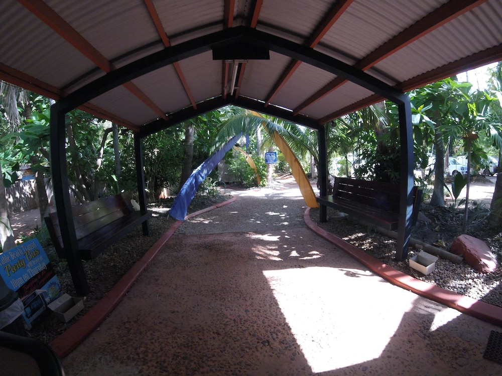 Cable Beach Backpackers Hostel 8/36