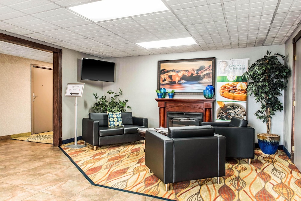 Quality Inn Austintown-Youngstown West 17/35