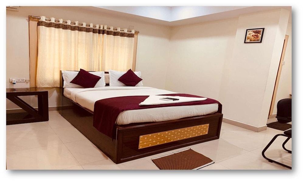 Khyathi Hotels 8/20