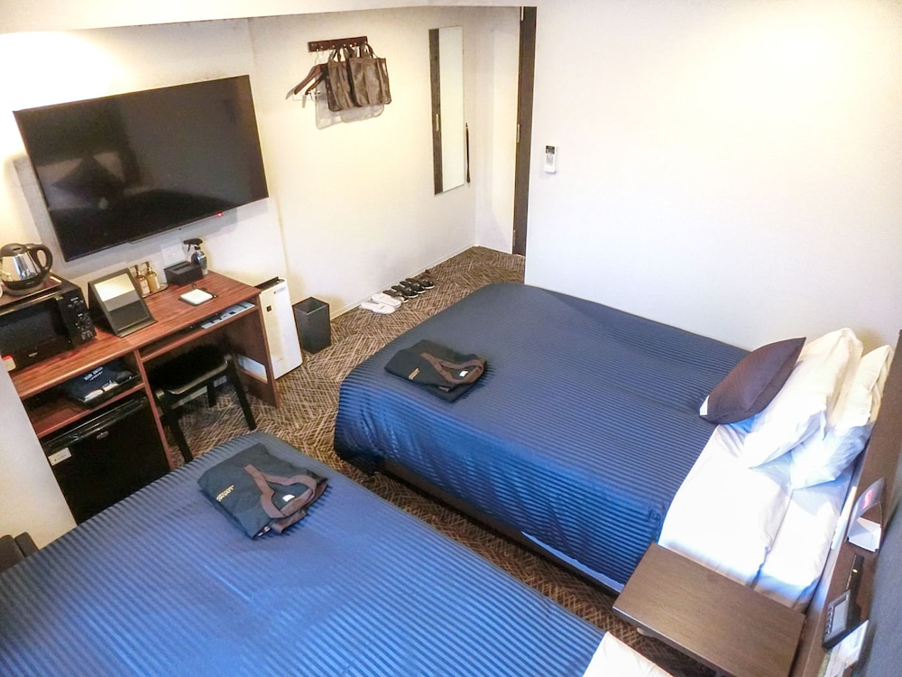 ROOM, TWIN BEDS