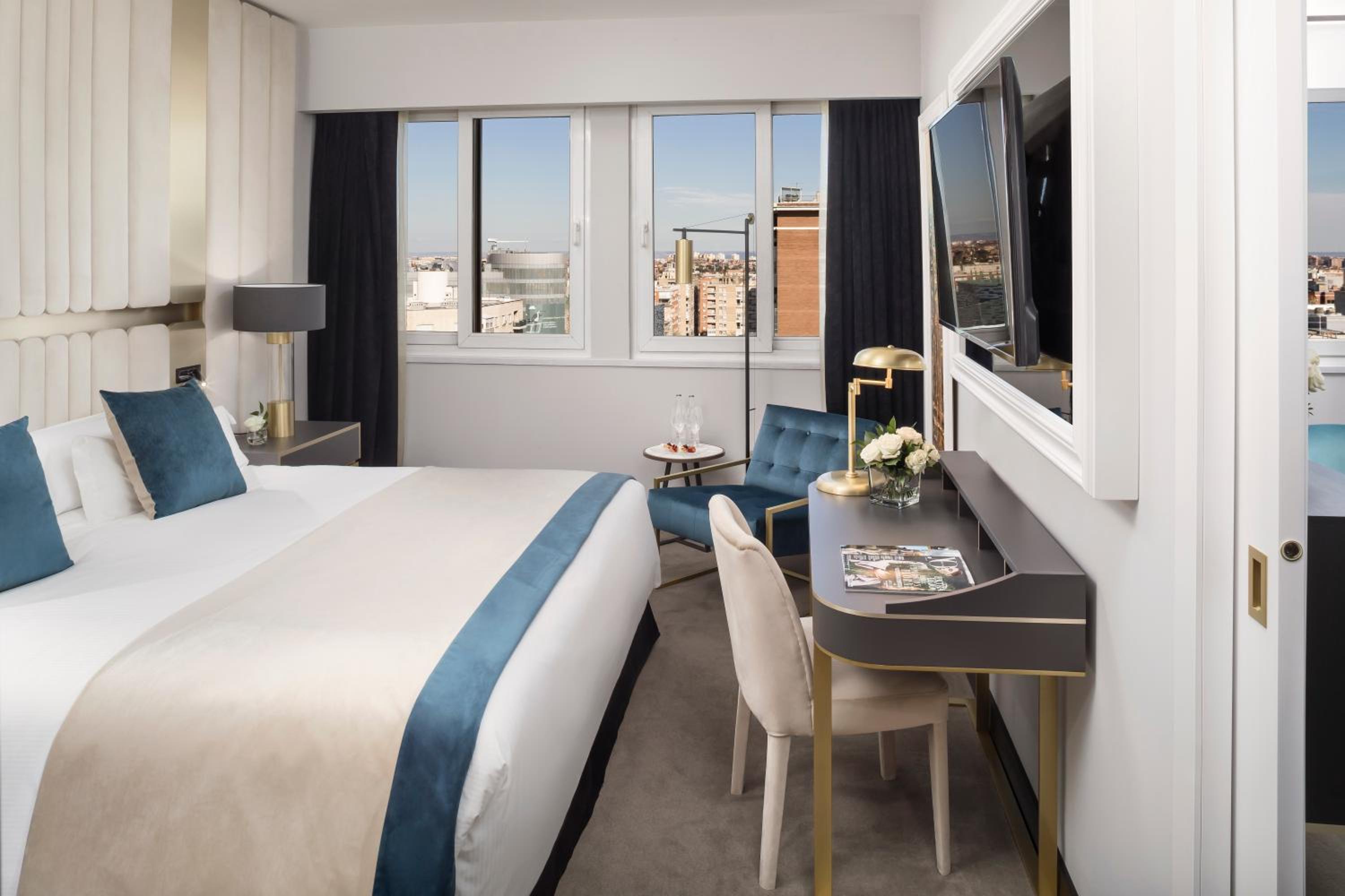 The Level, Junior Suite, Queen Bed