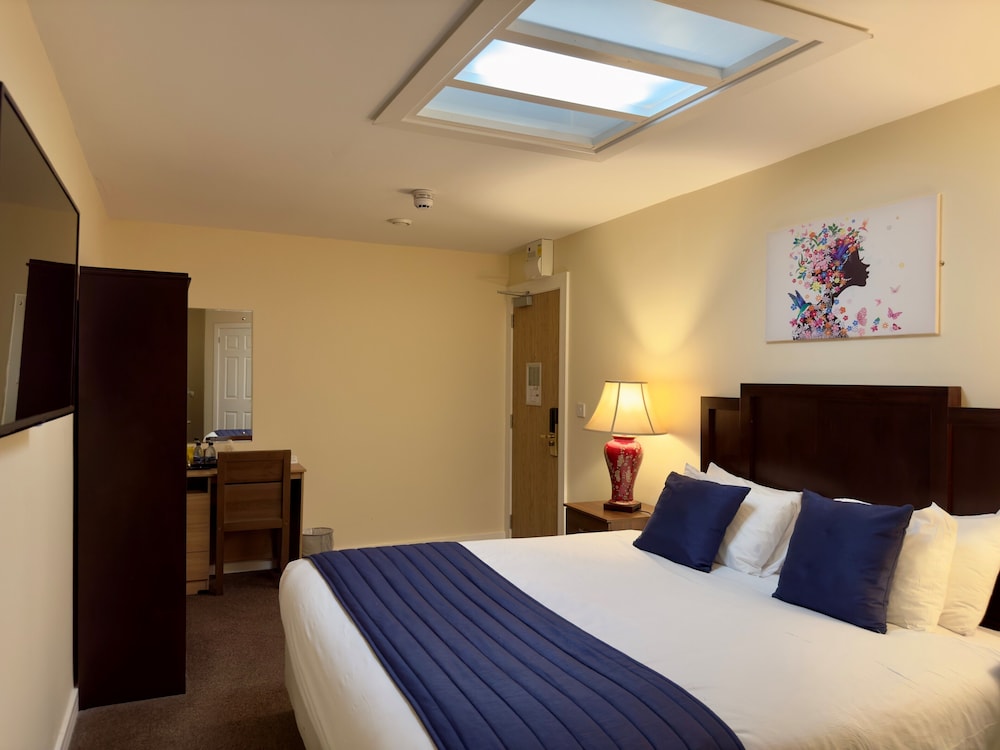 Room, Double Bed, No Window, Small