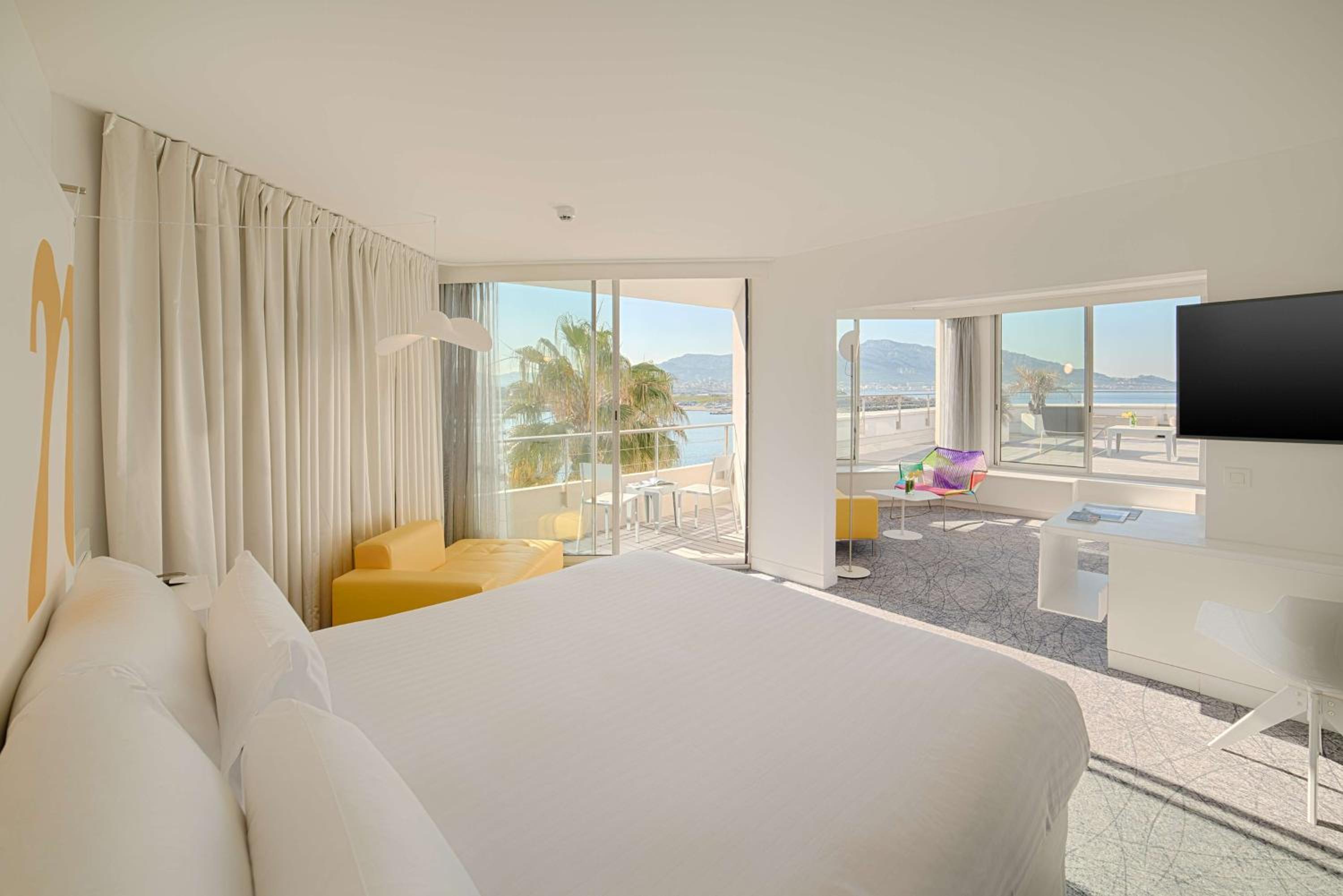 Nhow, Suite, Queen Bed, Sea View