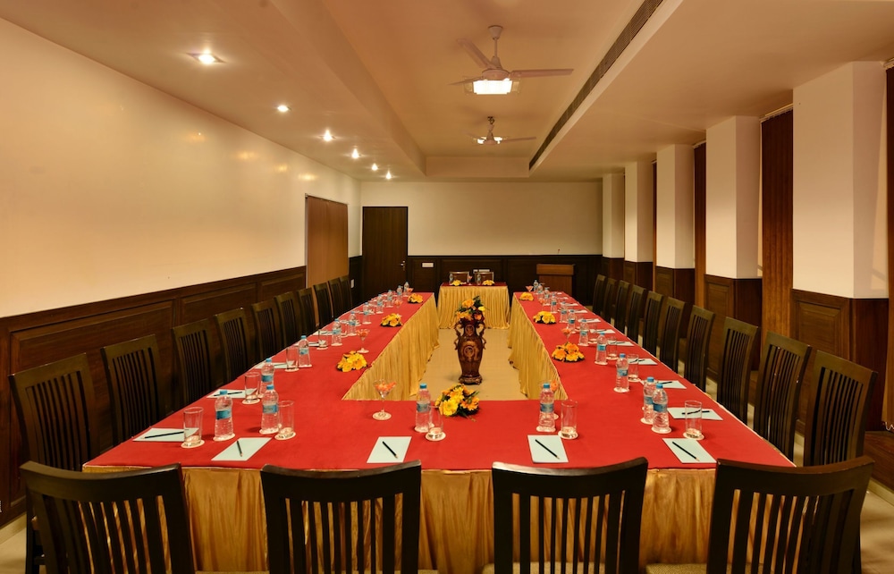 MB Greens Clarks Inn Moradabad 37/50