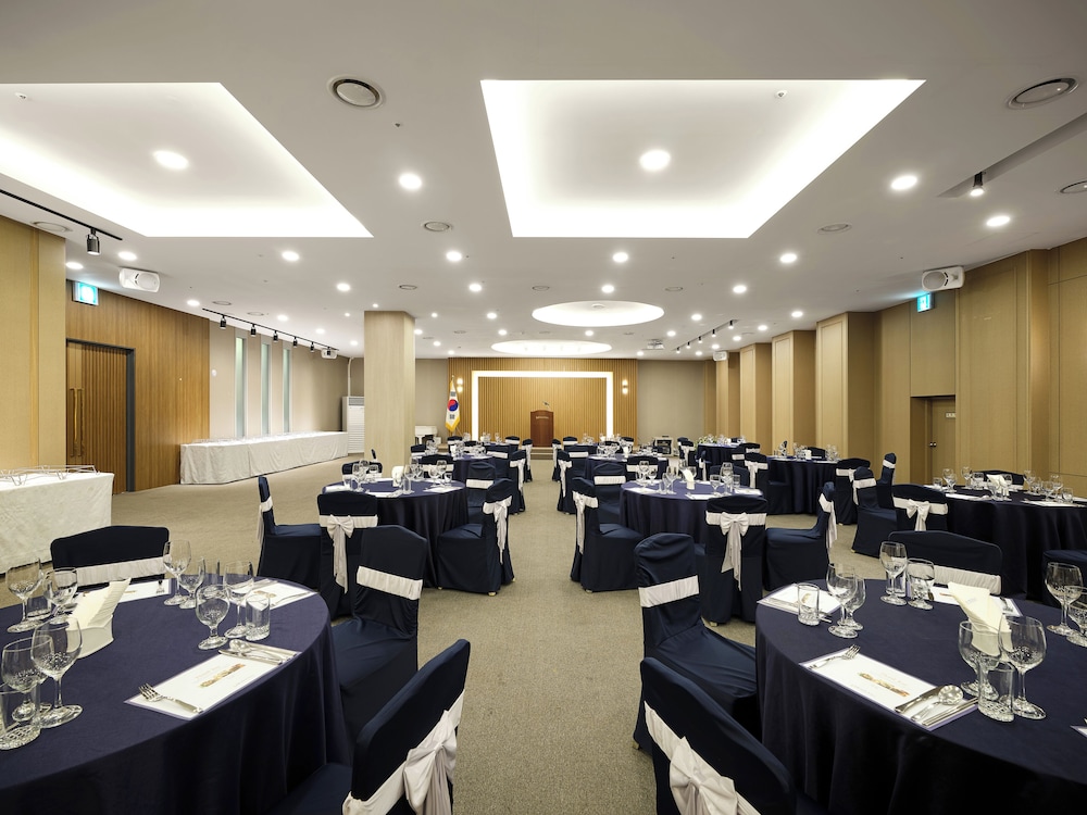 Queen Vell Hotel Wedding 59/63