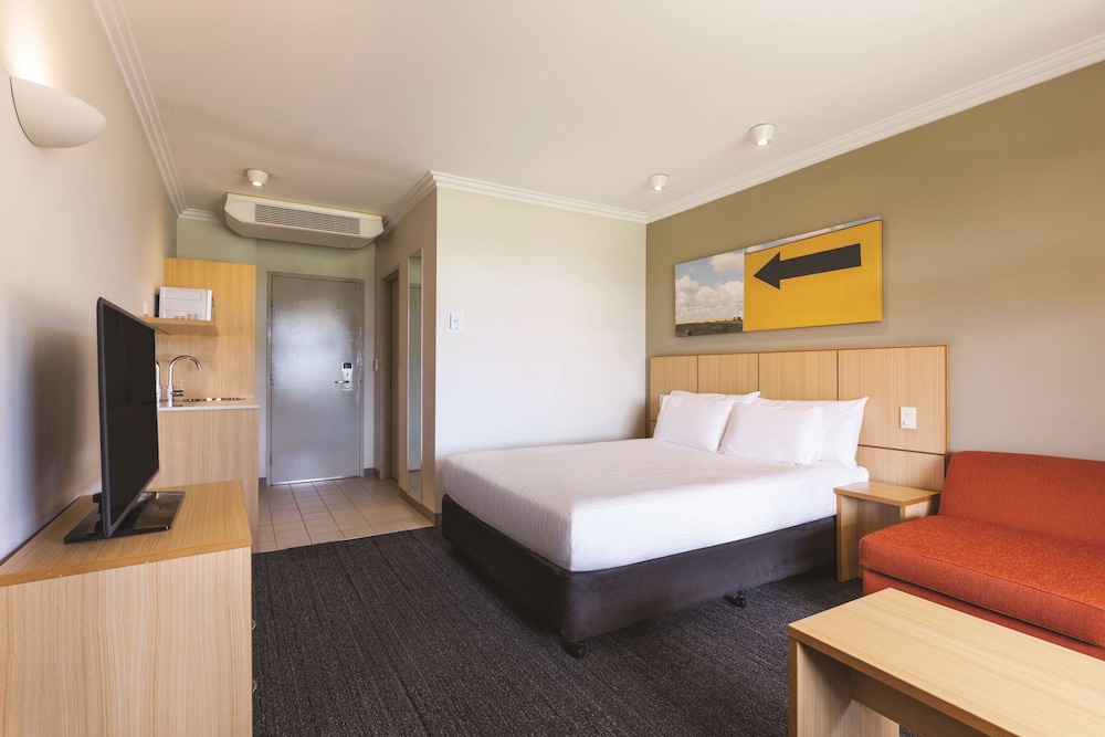 Mercure Sydney Blacktown 30/72