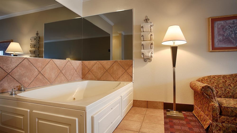 Best Western Club House Inn & Suites 16/34