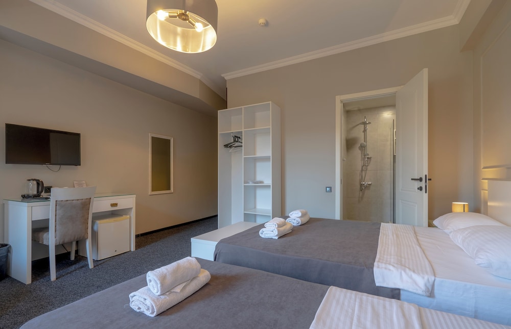 Hotel Piazza 8/50
