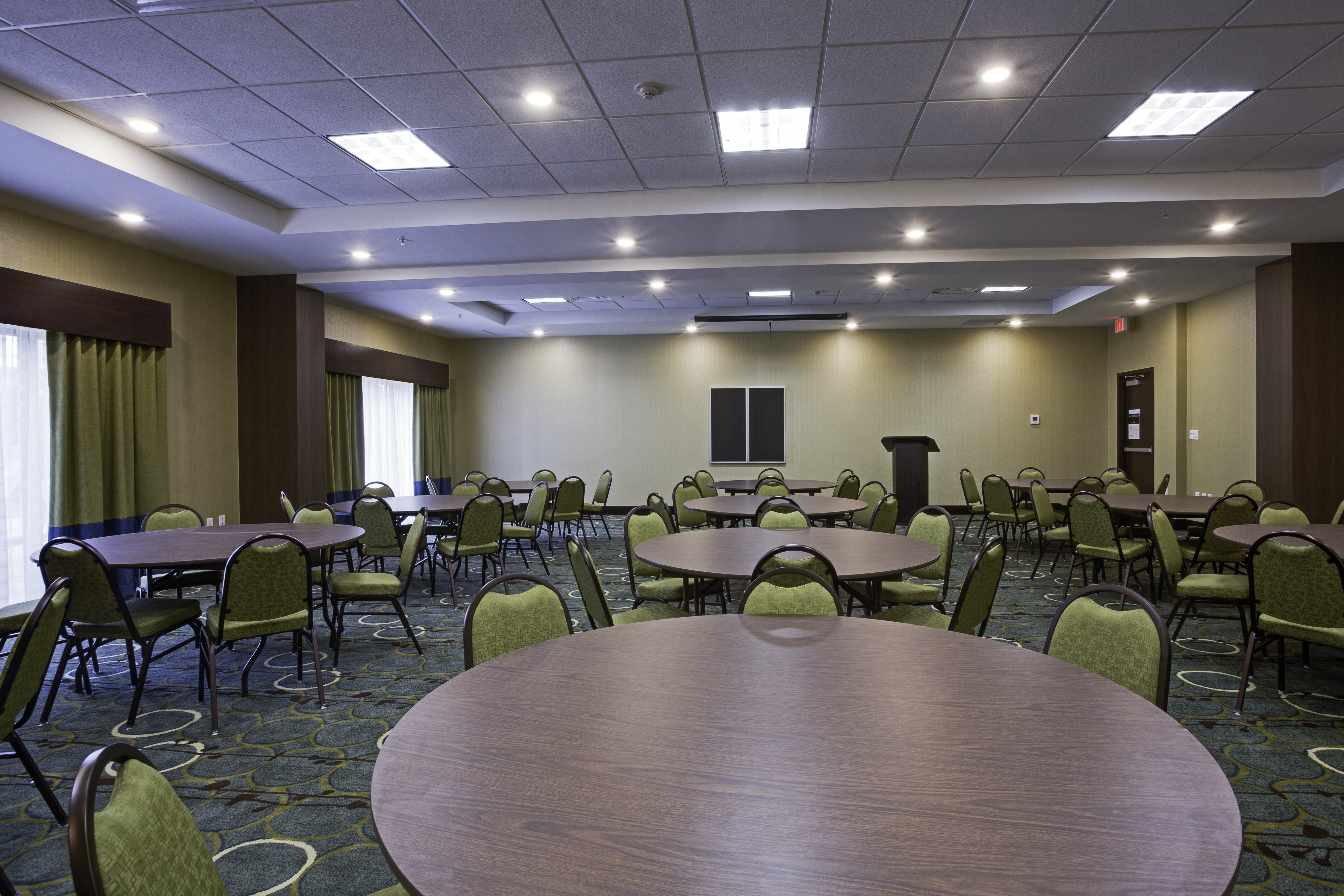 Holiday Inn Express Hotel And Suites Orlando East Ucf Area 40/50